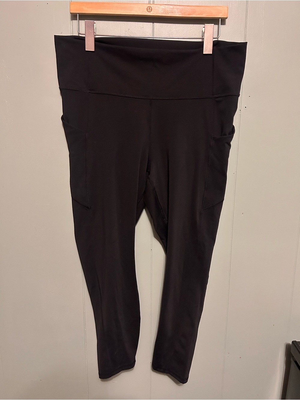 Fabletics Black High-Rise Crop Performance Leggings with Side Pockets